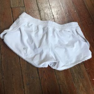 white lulu shorts size 8